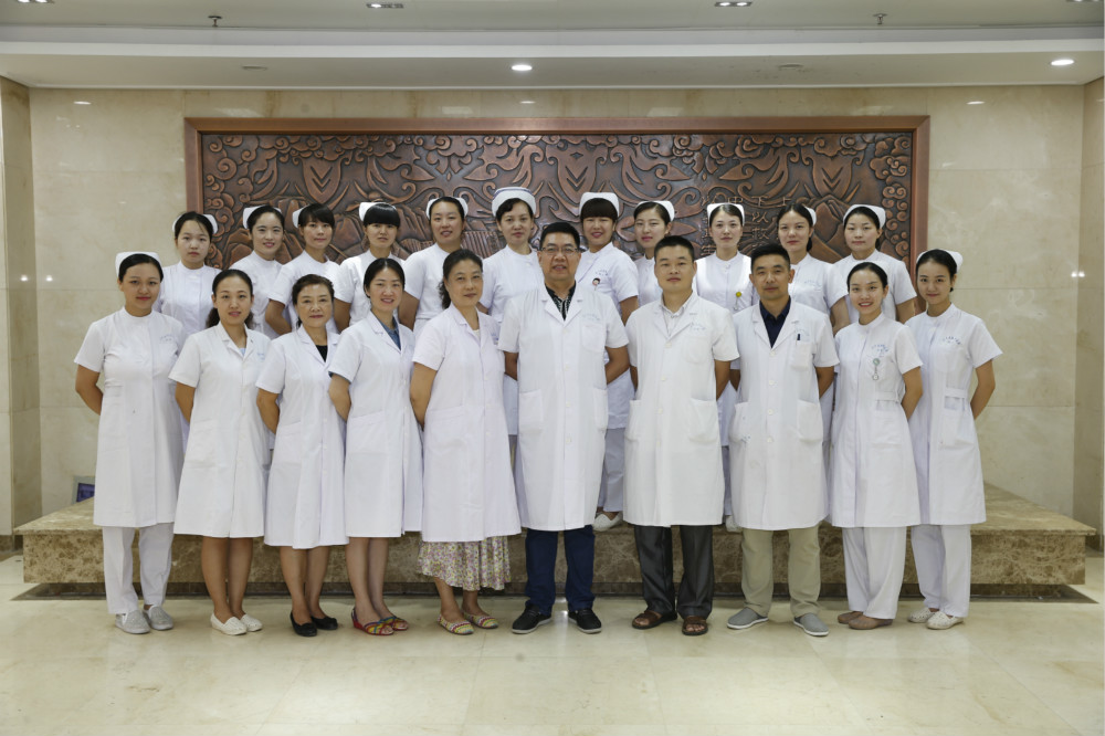 肺病科集体照_meitu_3.jpg 肺病科集体照_meitu_3.jpg